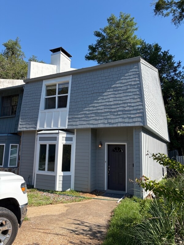 Building Photo - 133 Oak St