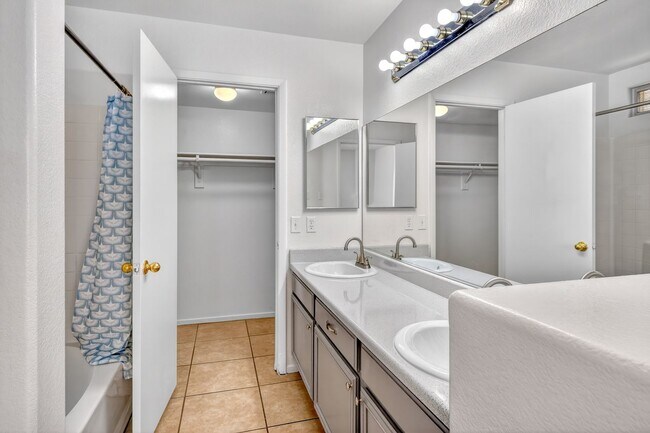 Building Photo - BEAUTIFUL SINGLE-STORY HOME LOCATED IN LAS VEGAS