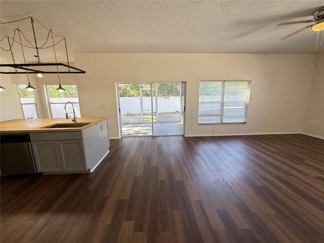 Building Photo - 12653 Longcrest Dr
