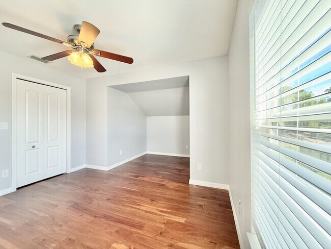 Building Photo - 15127 Skip Jack Loop