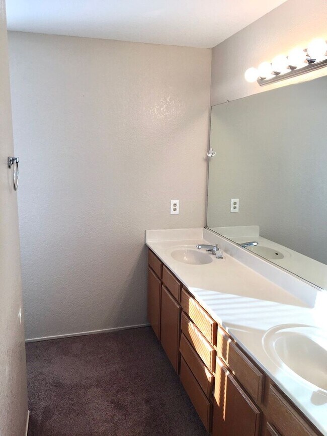 Building Photo - Large 3 Bedroom 2.5 Bath House w/ Garage in Vallejo -- COMING SOON !!!