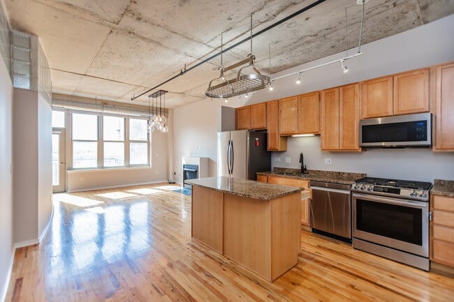 Building Photo - 6 S Laflin St