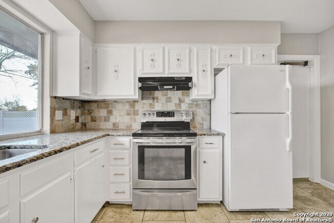 Building Photo - Move-in ready 3-bedroom, 2-bath home in San Antonio