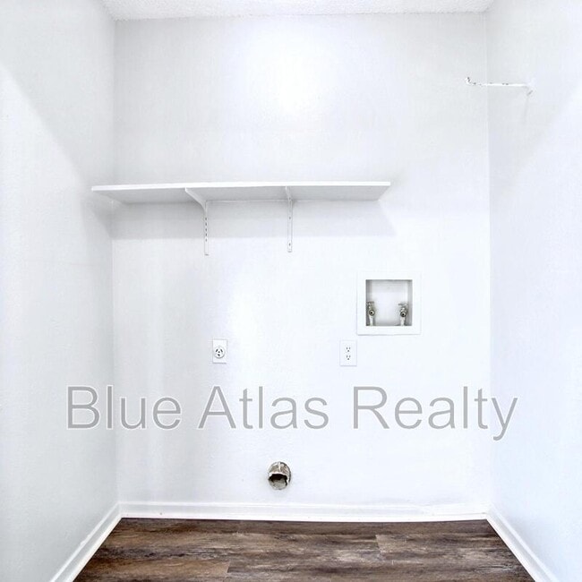 Building Photo - 2300 Indigo Ln