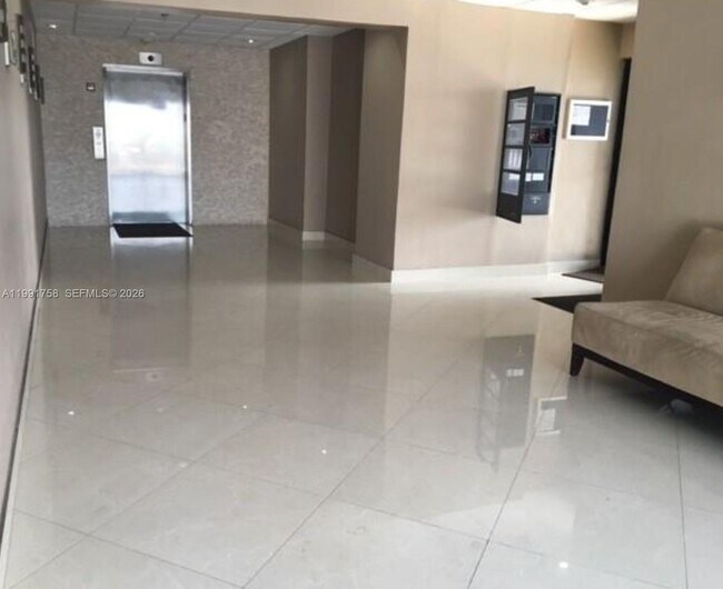 Building Photo - 555 NE 30th St