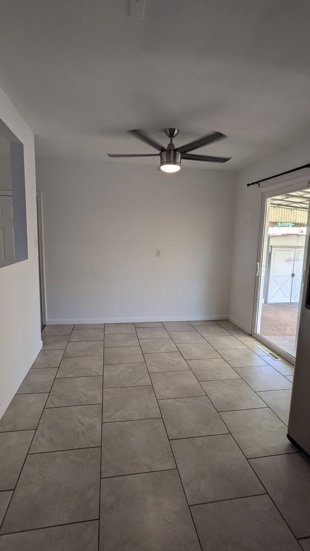Building Photo - 5 BED/2 BATH RANCH HOME W/FINISHED BASEMEN...