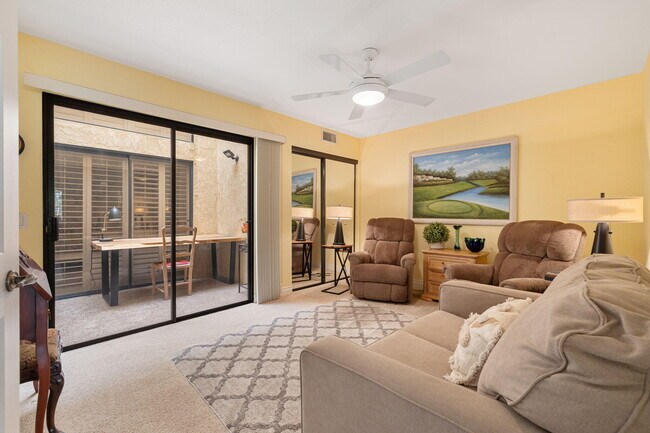 Building Photo - 41484 Woodhaven Dr N
