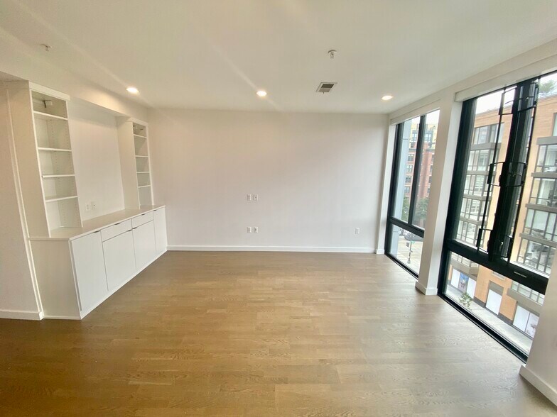 Building Photo - 1405 W St NW