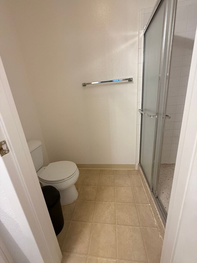 Building Photo - Spacious 2-bed 2-bath condo now available ...
