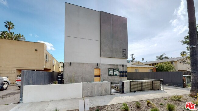 Building Photo - 16010 Cantlay St