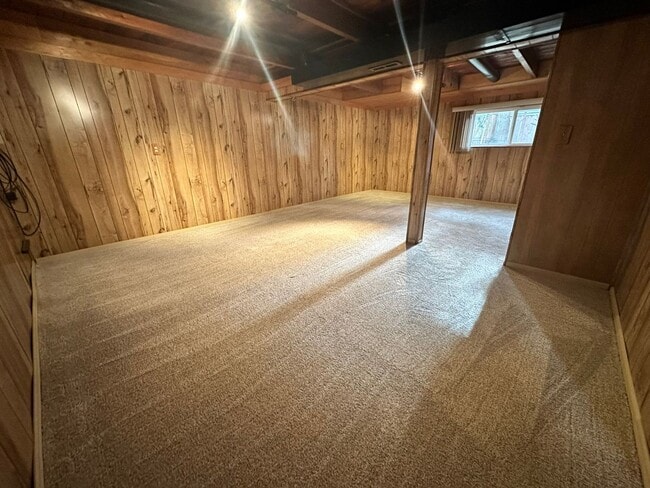 Building Photo - 3Bd/2.5Ba Newcastle Home