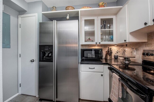 Building Photo - 103 Jean Lafitte Cove