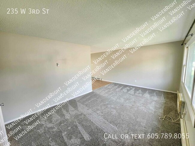 Building Photo - 235 W 3rd St-
