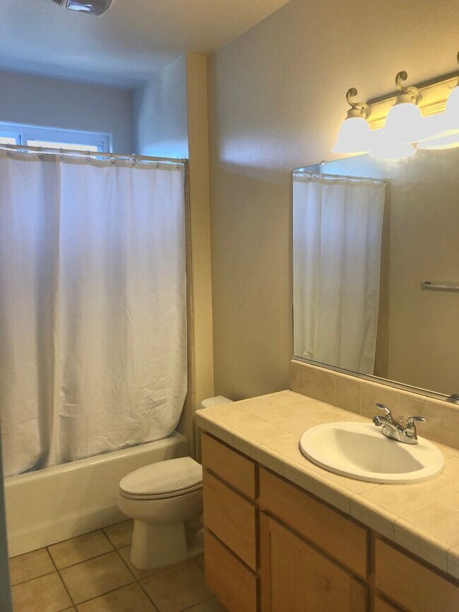 Building Photo - 4 br, 2.5 bath House - 205 Vista Del Rio Ct.
