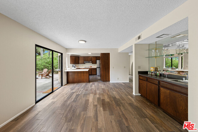 Building Photo - 780 Carriage Cir
