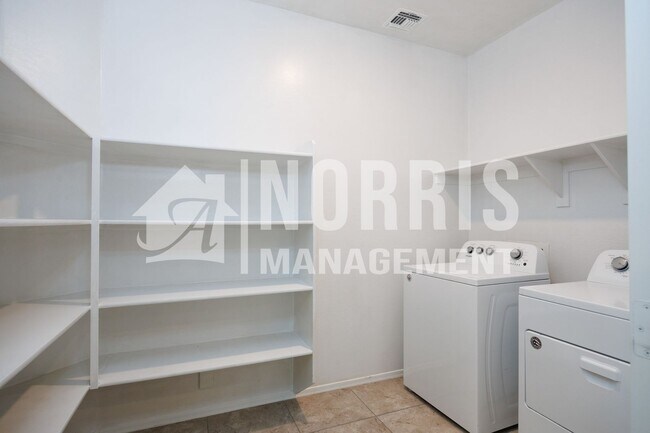 Building Photo - Beautiful Home in Mission Royale