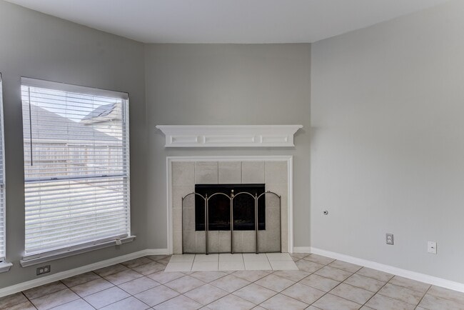 Building Photo - 12415 Silversmine Dr