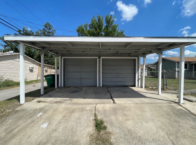 Building Photo - 2739 W Woodlawn Ave