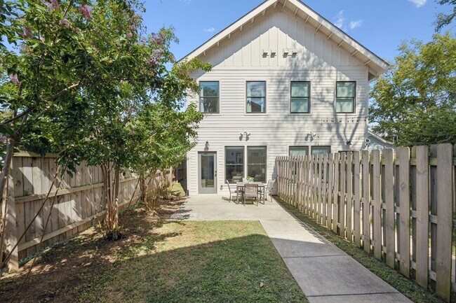 Building Photo - Germantown Gem just 1 mile from Downtown N...