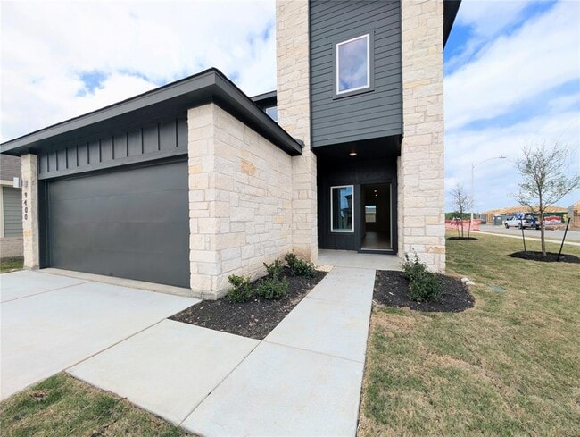 Building Photo - 9400 Oxbow Strap Dr