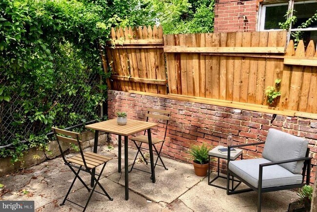 Building Photo - 107 E Pastorius St