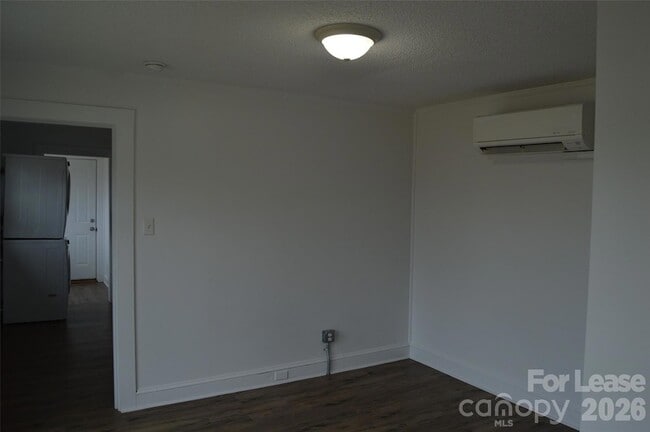 Building Photo - 709 S Elm St