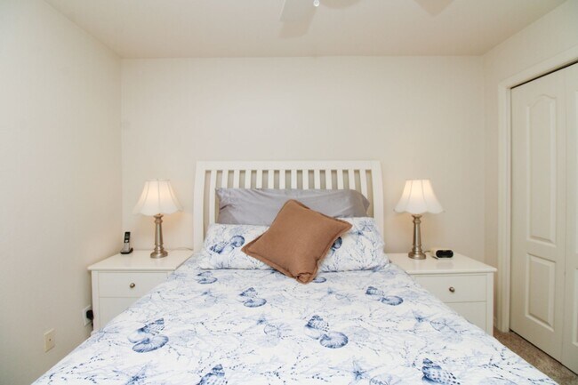 Building Photo - ** 4 BED-3 BATH PRIVATE SINGLE FAMILY POOL...