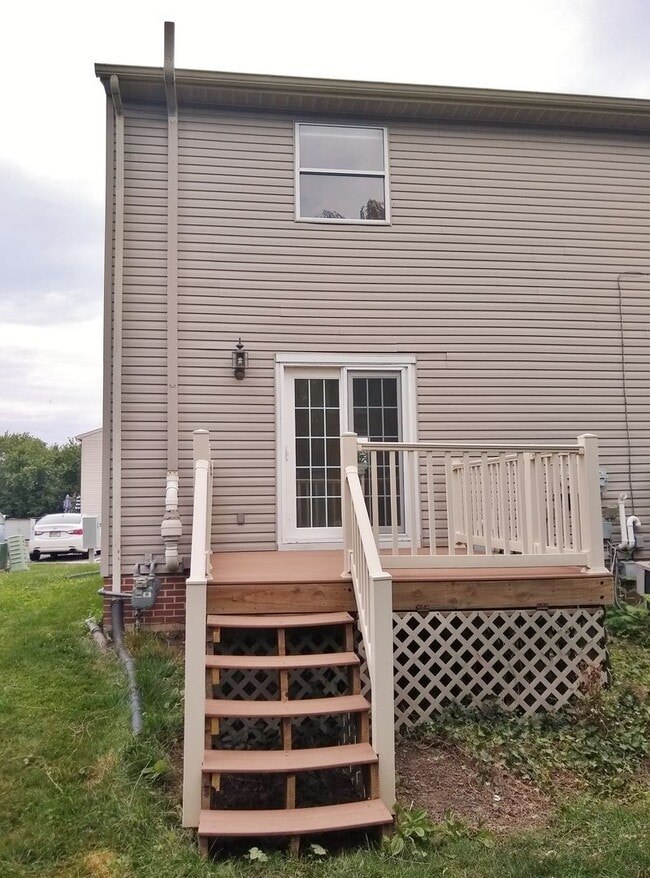 Building Photo - 2 Bed / 1 Bath Townhome