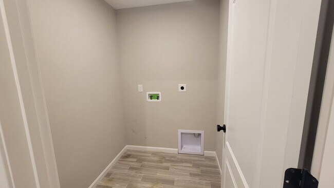 Building Photo - New 4-Bedroom Home In Mount Washington– Storage Galore