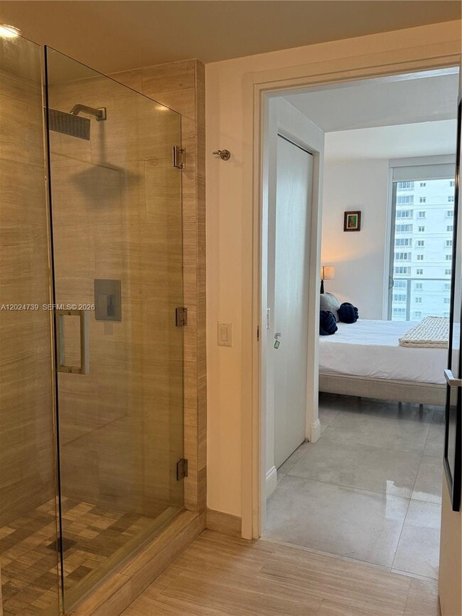 Building Photo - 1300 Brickell Bay Dr