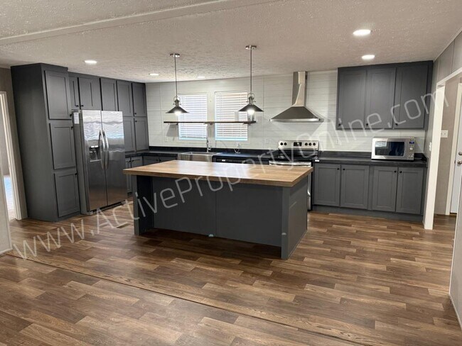 Building Photo - 202 Reed Clark Rd