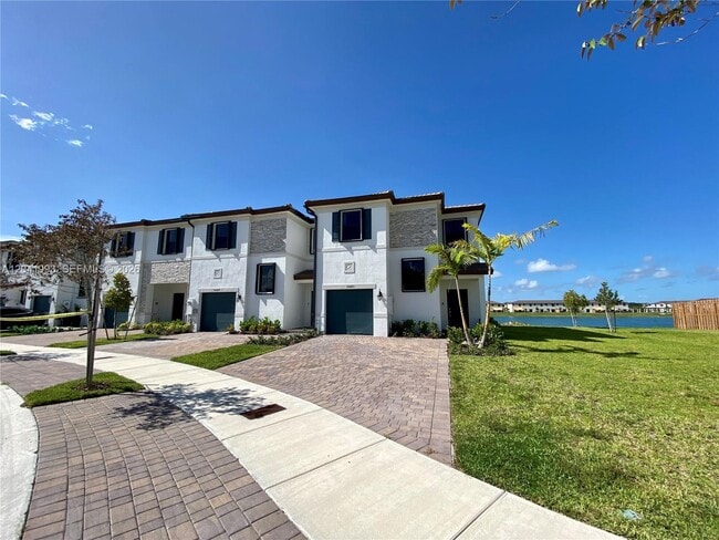 Building Photo - 10265 SW 231st Ln