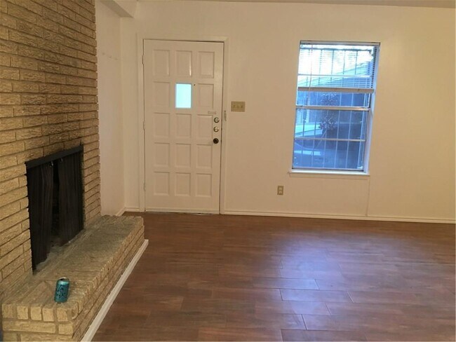 Building Photo - 115 Laurelwood Dr S