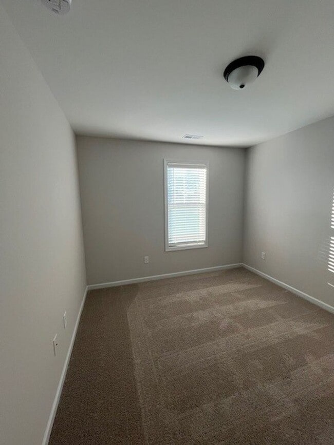 Building Photo - Brand New 3 bedroom 2.5 bath townhome in Leland area