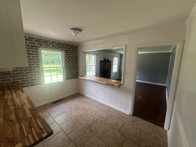 Building Photo - 1728 Lynwood Ln