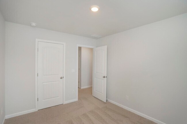 Building Photo - 250 Hazel Ln