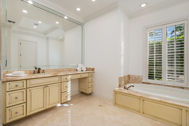 Building Photo - 233 El Pueblo Way