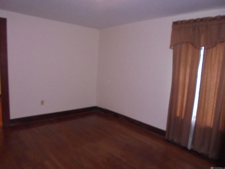 Building Photo - 2411 Valley St