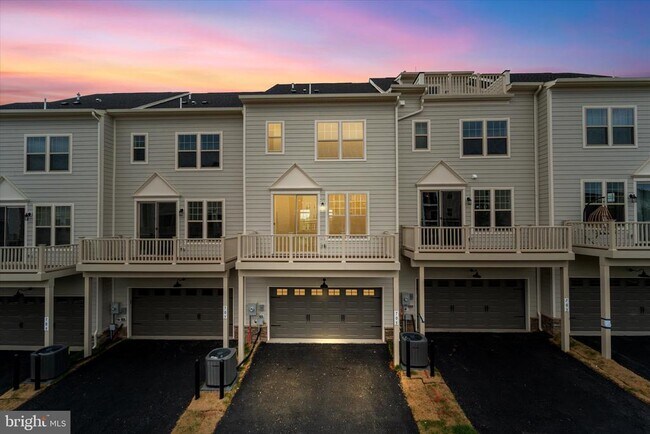 Building Photo - 705 Sawback Sq NE