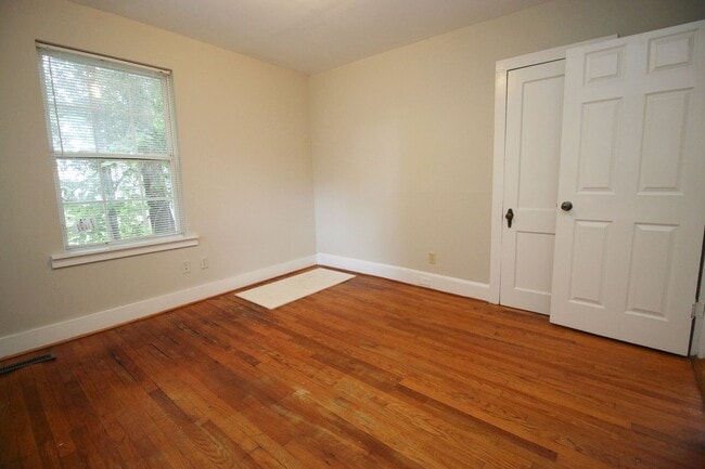 Building Photo - 2026/2027 PRE-LEASE! 5 Bedroom - Close to USC Walking distance to Williams Brice stadium