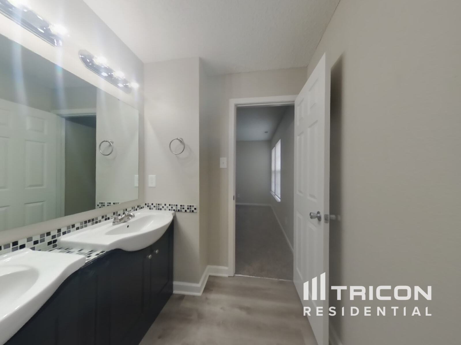 Building Photo - 10990 Clear Spring Dr