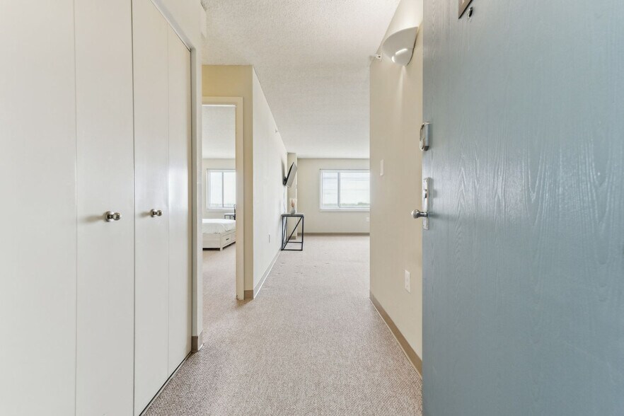Building Photo - 1711 Bellevue Ave