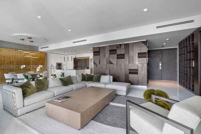 Building Photo - 300 Biscayne Blvd