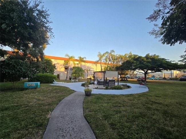 Building Photo - 211 Pasadena Ave N