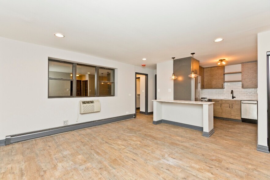 Building Photo - 522 W Wrightwood Ave