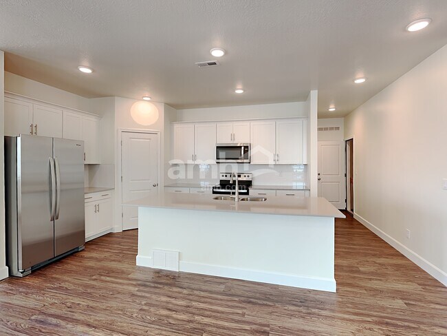 Building Photo - 3314 Fields Ave