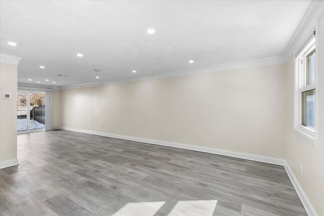 Building Photo - 8 Captain Cook Ln