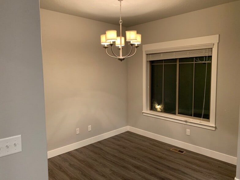Building Photo - 5541 Sicily Ln