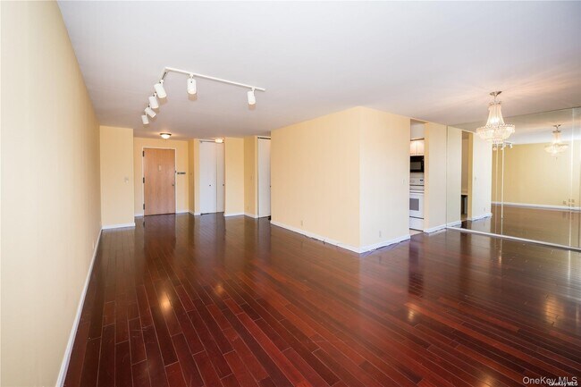 Building Photo - 141 Great Neck Rd