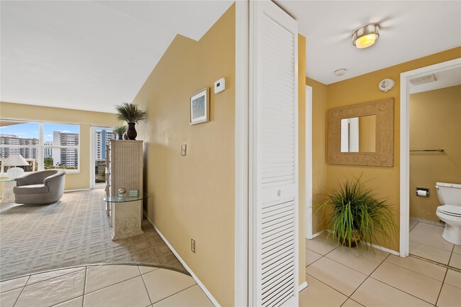 Building Photo - 3700 Galt Ocean Dr